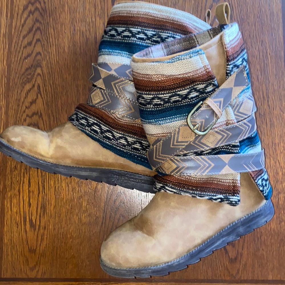 Womens Size 8 Muk Luks Nikki Sigrid Belt Wrapped Boot Medium Brown Aztec EUC!